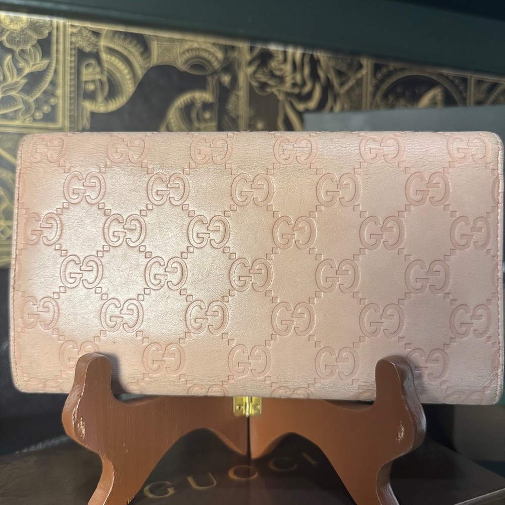 Gucci Guccisima Blush Embossed Wallet - Picture 2 of 11